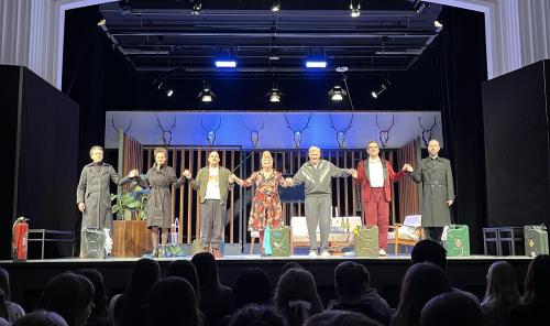 Theaterbesuch 8d/e "Biedermann und die Brandstifter"