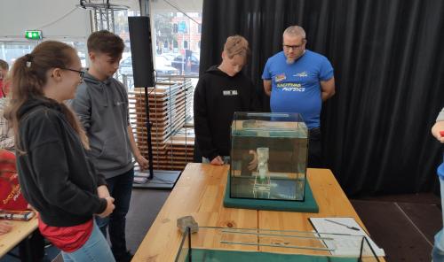 Schülerwettbewerb „Exciting physics“ in Hannover 2024